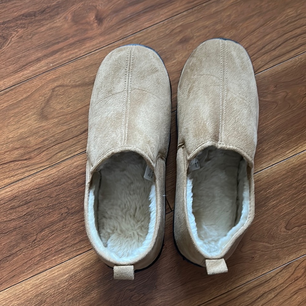 Mens Slippers NWOT